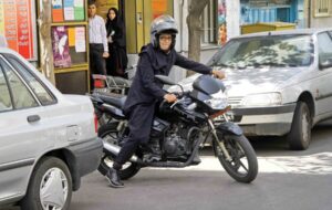 جزئیات جدید درباره صدور گواهینامه موتورسیکلت برای بانوان