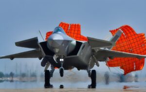 اژدهای نیرومند چین به میدان درآمد