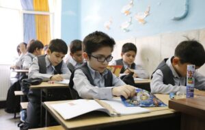 برخورد آموزش و پرورش با دو مدرسه غیرانتفاعی به دلیل تبلیغات با پوشش نامناسب