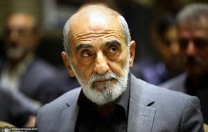 حمله شریعتمداری به دولت پزشکیان علیرغم توصیه رهبری به حمایت از قوه مجریه:دست اندرکاران فتنه های امریکایی و اسرائیلی در دولت پزشکیان هستند