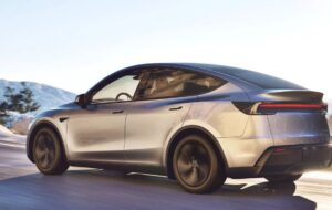 دختر جوان در آزمون رانندگی رد شد، چون ماشینش زیادی پیشرفته بود! / عکس دختر جوان در آزمون رانندگی رد شد، چون ماشینش زیادی پیشرفته بود! / عکس