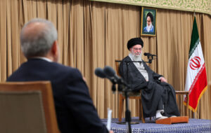 روزنامه اینترنتی دفتر رهبری: دولت و بخش خصوصی سناریوهای محتمل را ترسیم کنند/ خروج از وضعیت «نه جنگ، نه صلح» الزاماً وابسته به یک توافق خارجی نیست روزنامه اینترنتی دفتر رهبری: دولت و بخش خصوصی سناریوهای محتمل را ترسیم کنند/ خروج از وضعیت «نه جنگ، نه صلح» الزاماً وابسته به یک توافق خارجی نیست