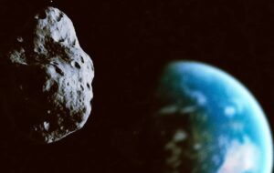 سیارکی عجیب که ۶۰ سال است زمین را تعقیب می‌کند