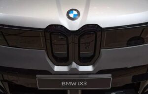 عکس | رونمایی بی‌سر و صدا از لوگوی جدید بی‌ام‌و