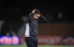 عکس| وحید هاشمیان تو سرش زد! عکس| وحید هاشمیان تو سرش زد!