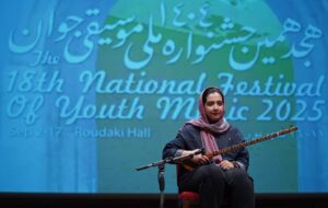 مادرها و پدرهایی تا آخرین لحظه از جوانان خود حمایت می‌کنند