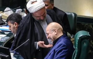 نگاه عجیب رسایی به قالیباف + عکس