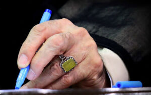 پیام تسلیت رهبر انقلاب در پی درگذشت مادر حداد عادل پیام تسلیت رهبر انقلاب در پی درگذشت مادر حداد عادل