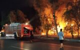 آتش‌سوزی گسترده در بابل/ آتش بعد از ۱۰ ساعت هنوز شعله می‌کشد