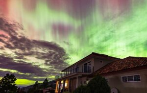 احتمال وقوع طوفان خورشیدی و رقص شفق‌های قطبی در آسمان