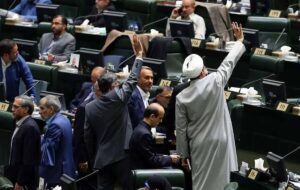 بگیرید جلوی نمایندگانی را که کمترین رای را در تاریخ مجلس دارند و بیشترین هزینه را برای کشور تراشیده اند