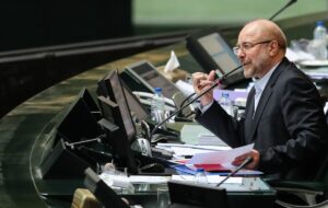 جدال لفظی قالیباف با نماینده شیراز/ وقتی در مجلس کار خودمان را نمیتوانیم حل بکنیم چطوری میخواهیم مشکل مملکت را حل بکنیم؟ جدال لفظی قالیباف با نماینده شیراز/ وقتی در مجلس کار خودمان را نمیتوانیم حل بکنیم چطوری میخواهیم مشکل مملکت را حل بکنیم؟