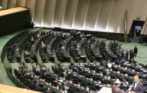 تذکر یک نماینده برای پیگیری غرامت جنگ از عراق/ وزیران دولت چه تذکرهایی از نمایندگان گرفتند؟