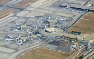 حمله موشکی یمن به اسرائیل و اختلال در فرودگاه بن‌گورین / انصارالله: حمله ما اهرم فشار فلسطین در مذاکره است