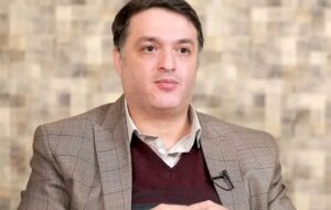 در معیت شاعر؛ روایتی ادبی از رویدادی سیاسی