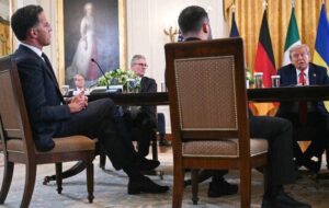 زلنسکی به ترامپ: تحریم روسیه کافی نیست؛ موشک دوربرد به ما بدهید!