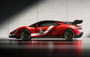 سریع‌ترین خودرو تولیدی کره زمین در راه خانه جدید /عکس