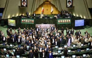 طرح جنجالی ۵۵ نماینده برای اجباری کردن کارت ارزی ؛ محدودیت یا شفافیت؟