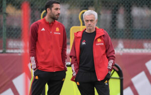 عکس| دستیار سابق مورینیو نظاره‌گر بازی ایران و تانزانیا