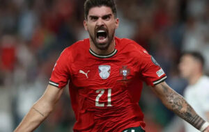 عکس| ستاره فقید روی بدن بازیکن پرتغال