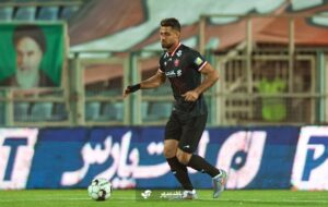 عکس| عذرخواهی پورعلی‌گنجی پس از اخراج مقابل تراکتور