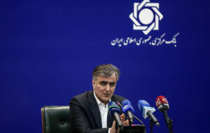 روزنامه جمهوری اسلامی: در 3سال گذشته هر وعده ای که رئیس بانک مرکزی داده خلافش اتفاق افتاده