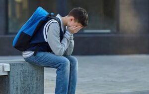 پاییز با مرگ سه دانش‌آموز آغاز شد؛ سکته، تنبیه و ترس/ بچه‌ها را تحقیر می‌کنیم