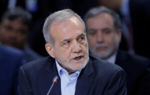 پزشکیان: شکی نیست که بنزین باید گران شود؛ اما این طور نیست که شب تصمیم بگیرم هر کسی هم حرف زد بزنم تو سرش!