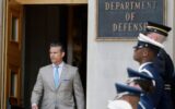 پنتاگون با تایید فرود اضطراری هواپیمای وزیر جنگ: هگست در سلامت است