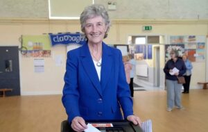 کاترین کانولی، سیاستمدار چپ‌گرای منتقد اتحادیه اروپا و اسرائیل، رئیس‌جمهور ایرلند شد