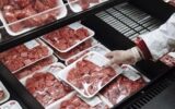 ۵ کیلو گوشت گوساله با قیمت دولتی، یک سوم دستمزد ماهانه کارگران است/ ارز ترجیحی حذف شود، گوشت یخ‌زده هم دیگر گیر مزدبگیران نمی‌آید