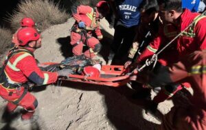 نجات معجزهآسای جوان ۱۸ ساله بعد از سقوط ۱۸۰ متری/ عکس نجات معجزهآسای جوان ۱۸ ساله بعد از سقوط ۱۸۰ متری/ عکس