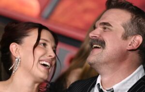 آشتی اجباری ستاره‌ سینما پس از اتهام آزار و اذیت؛ نمایش صلح برای نجات اعتبار