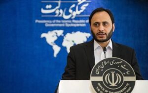 انتقاد تند سخنگوی دولت رئیسی به مصوبه بنزینی دولت ؛  اگر قیمت بنزین فصلی می‌شود، حقوق کارگران را هم فصلی زیاد کنید