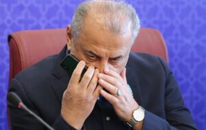 چرا کسی یقه درویش را به خاطر قراردادهای زیانبار پرسپولیس نمی‌گیرد؟