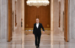 جدال دولت و مجلس بر سر تغییر چهار وزیر پزشکیان؛ از فشار برای استیضاح تا پیشنهاد راهبرد استعفاء/ چه کسی از قطار پاستور پیاده می شود؟ جدال دولت و مجلس بر سر تغییر چهار وزیر پزشکیان؛ از فشار برای استیضاح تا پیشنهاد راهبرد استعفاء/ چه کسی از قطار پاستور پیاده می شود؟