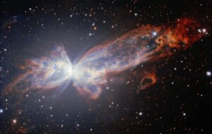 خودنمایی پروانه‌ای شگفت‌انگیز در عمق فضا / عکس