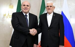 دیدار عارف با نخست‌وزیر روسیه در مسکو/ معاون پزشکیان چه چشم اندازی برای روابط تهران و مسکو ترسیم کرد؟