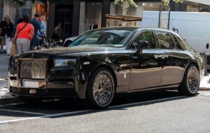 رولزرویس روی ساعت رولکس ایستاد! / این ساخته هوش مصنوعی نیست رولزرویس روی ساعت رولکس ایستاد! / این ساخته هوش مصنوعی نیست