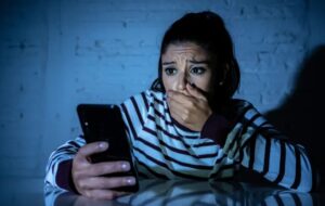 فوبیای تلفن؛ چرا نسل Z از جواب دادن به تلفن بیزار است؟