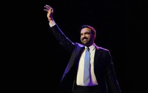 ممدانی در قلب کاپیتالیسم پیروز می‌شود؛ اما در کشور ما خواسته مردم اجرا نمی‌شود که نمی‌شود که نمی‌شود…/ او بیلی قصاب را سرنگون کرد!