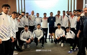 نیوز تودی – عکس| روحیه دادن ستاره پرسپولیسی به فولاد برای بردن استقلال!