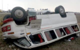 واژگونی مینی‌بوس حادثه ساز شد/ آمار مصدومان