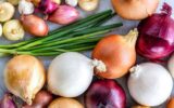 پیاز سفید یا قرمز؛ ارزش غذایی کدام بیشتر است؟ پیاز سفید یا قرمز؛ ارزش غذایی کدام بیشتر است؟
