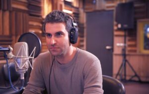 یک سرگشتگی روانی با هوتن شکیبا را بشنوید