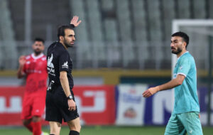 اتفاق عجیب در بازی پیکان- پرسپولیس؛ ارتباط داور با اتاق VAR قطع شد! اتفاق عجیب در بازی پیکان- پرسپولیس؛ ارتباط داور با اتاق VAR قطع شد!