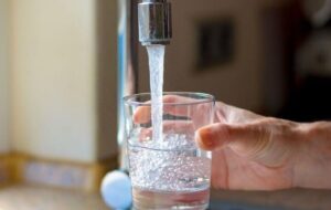 برای ایجاد ۲۰ درصد بازدارندگی باید قیمت آب را هزار برابر افزایش دهیم / بدمصرفها باید مشمول تعرفههای بازدارنده شوند برای ایجاد ۲۰ درصد بازدارندگی باید قیمت آب را هزار برابر افزایش دهیم / بدمصرفها باید مشمول تعرفههای بازدارنده شوند