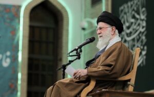 حضور رهبر انقلاب در مناطق زلزله زده بم + تصاویر