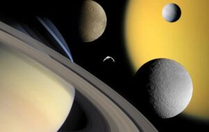 در سال ۲۰۲۵ بیش از ۱۰۰ قمر تازه در منظومه شمسی کشف شد