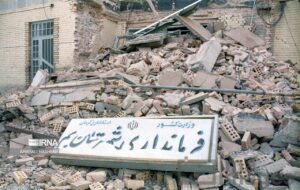 زلزله بم، دو دهه بعد: ۳۰درصد جمعیت ایران در بناهای ناایمن زندگی می‌کنند/ هشدار استاد زلزله‌شناسی: انبوه‌سازی ارزان ریسک تازه شهرهای ایران